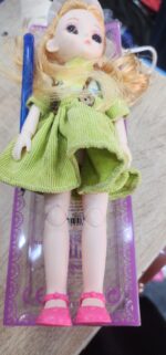 دمية شابة